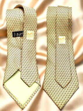 Unused Necktie Hermès Paris 100%  Silk France Made Olive Green Snails Print (9)